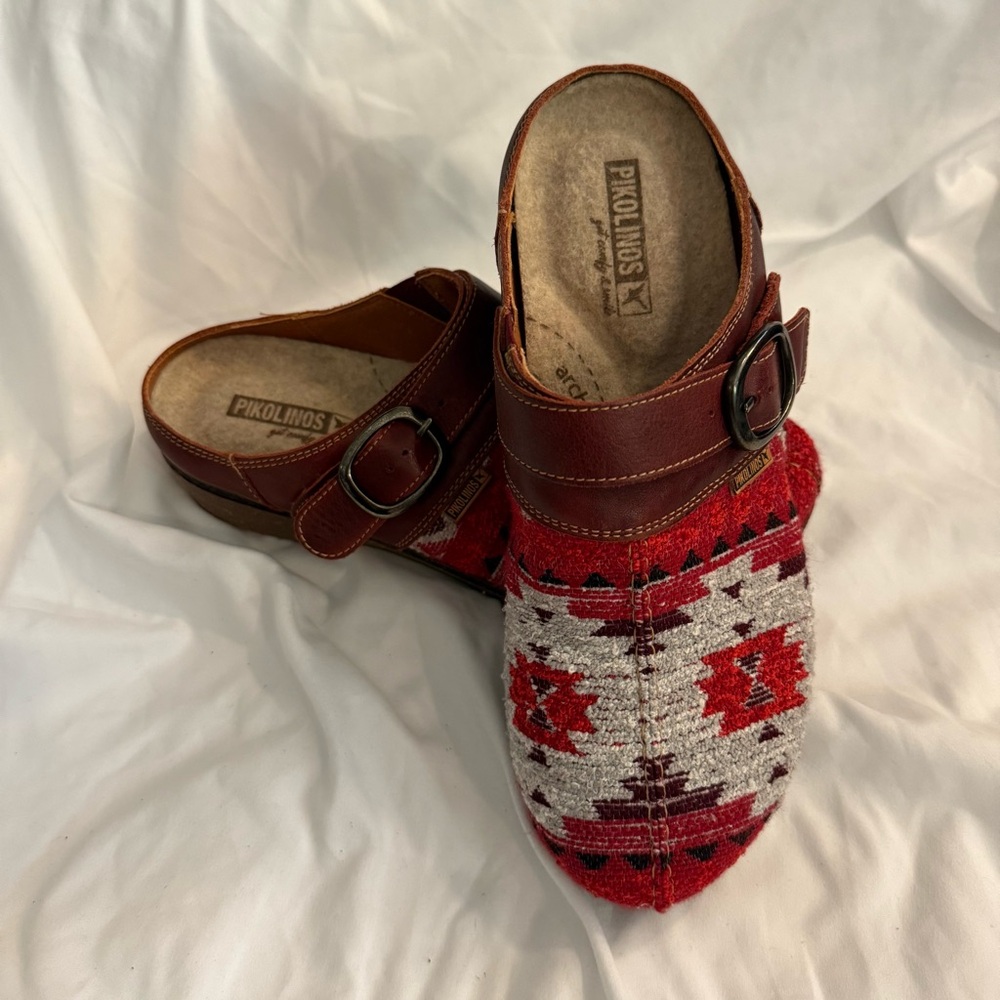 NWOT Pikolinos Granada W0W Clogs